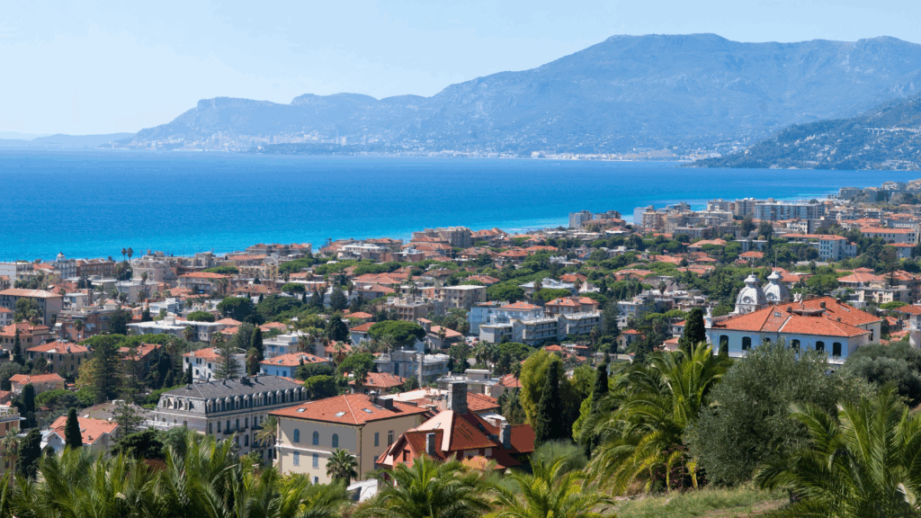 Perché Investire nel Ponente Ligure è una Scelta Vincente per il Tuo Futuro Immobiliare